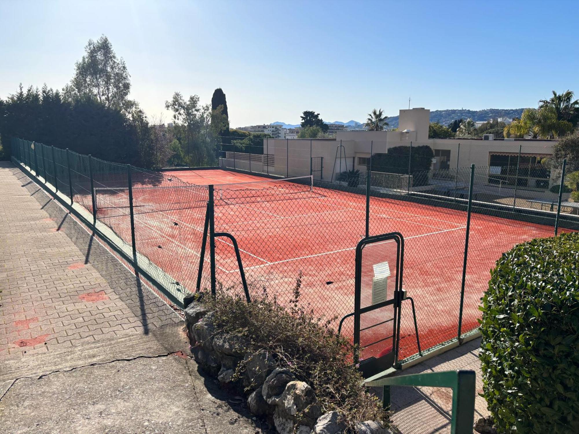 2 Pieces Centre Juan Moderne Avec Piscine Tennis Appartement Antibes